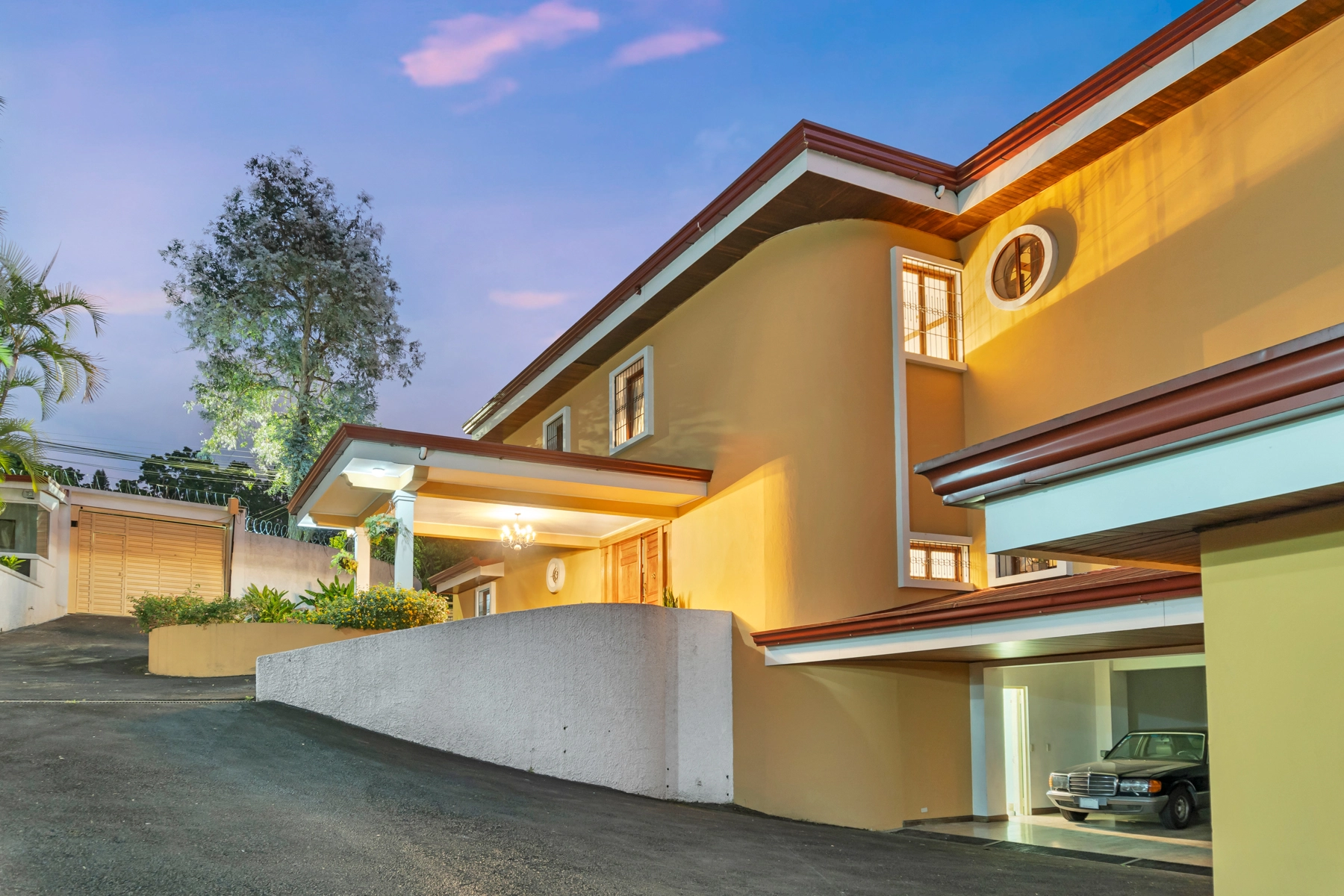 Villa Toscana CR - Fachada estilo toscano, villa de lujo en venta Costa Rica